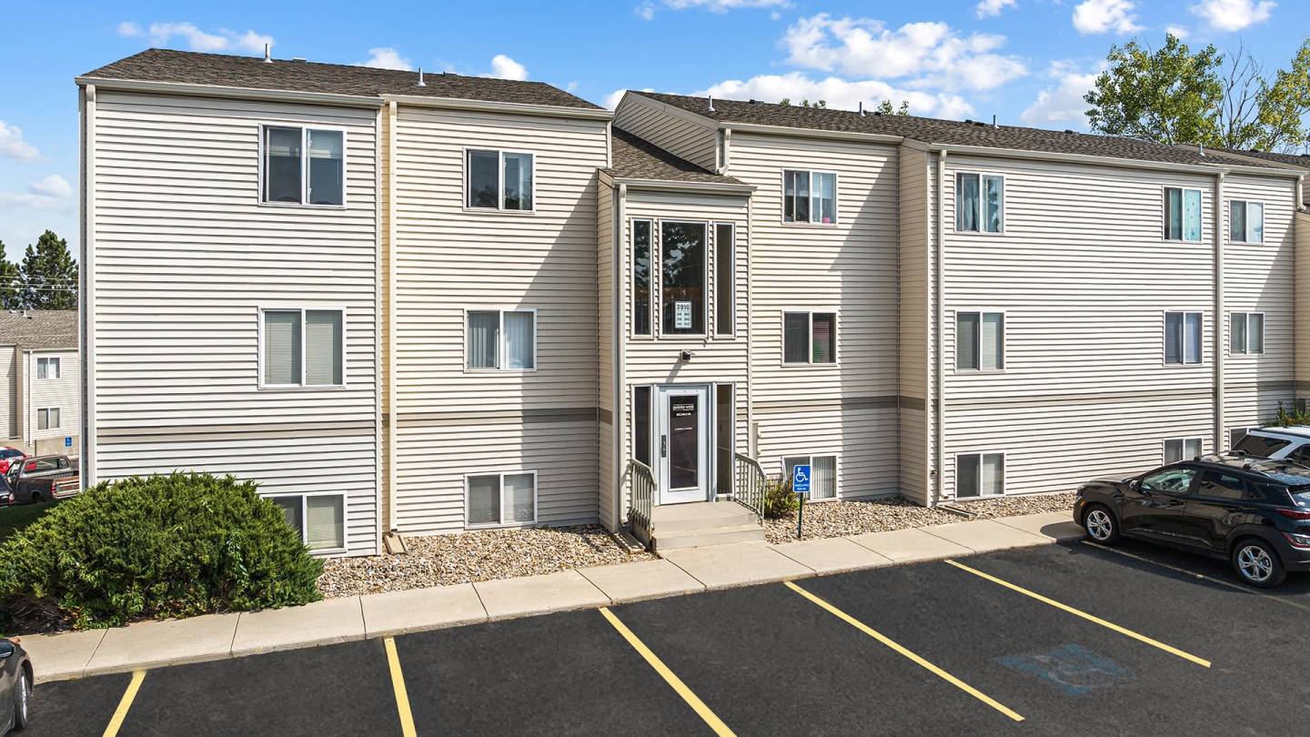 Pointe West Apartments Image 11