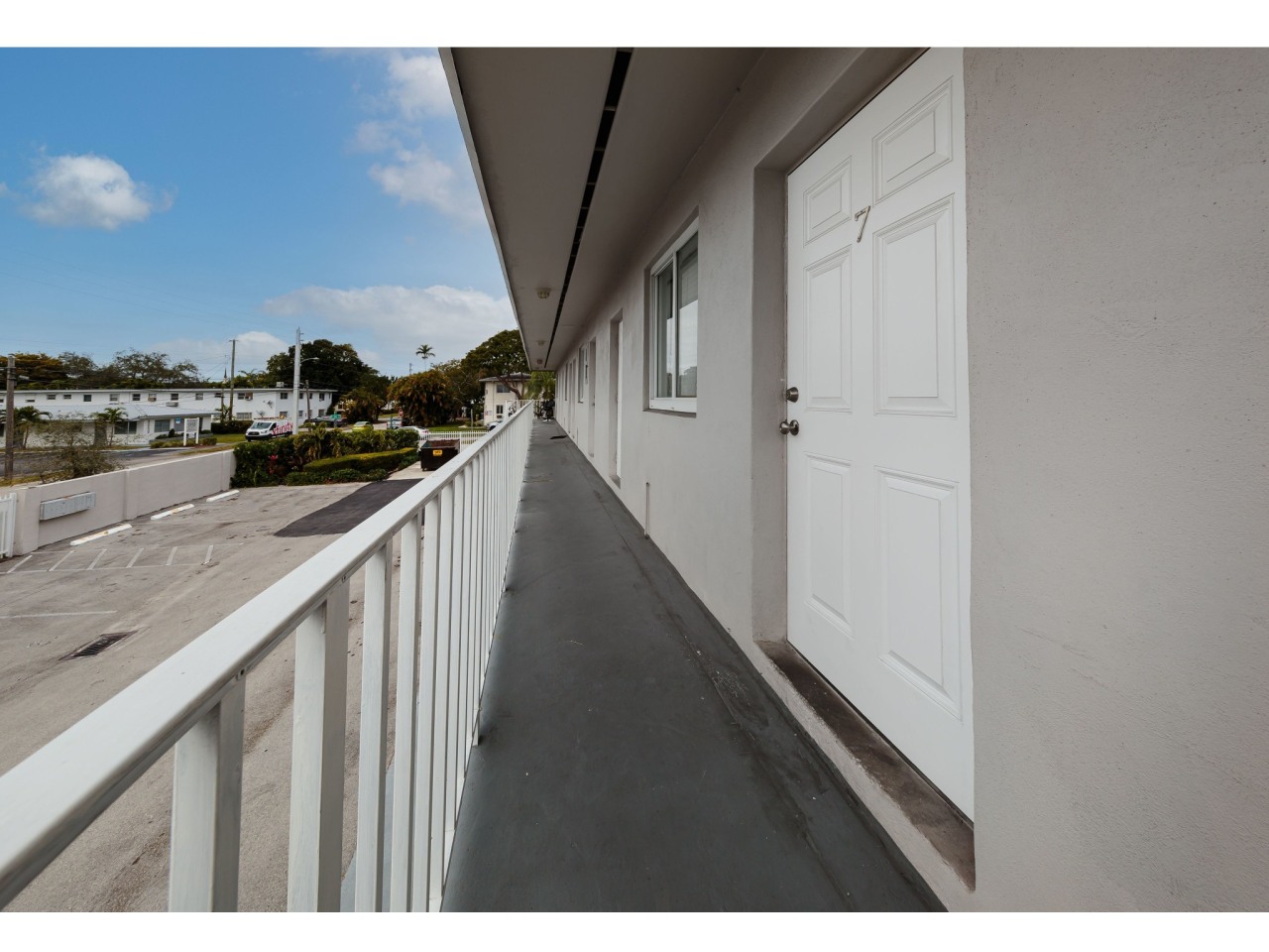 Miami Shores Luxury Apartments Image 10