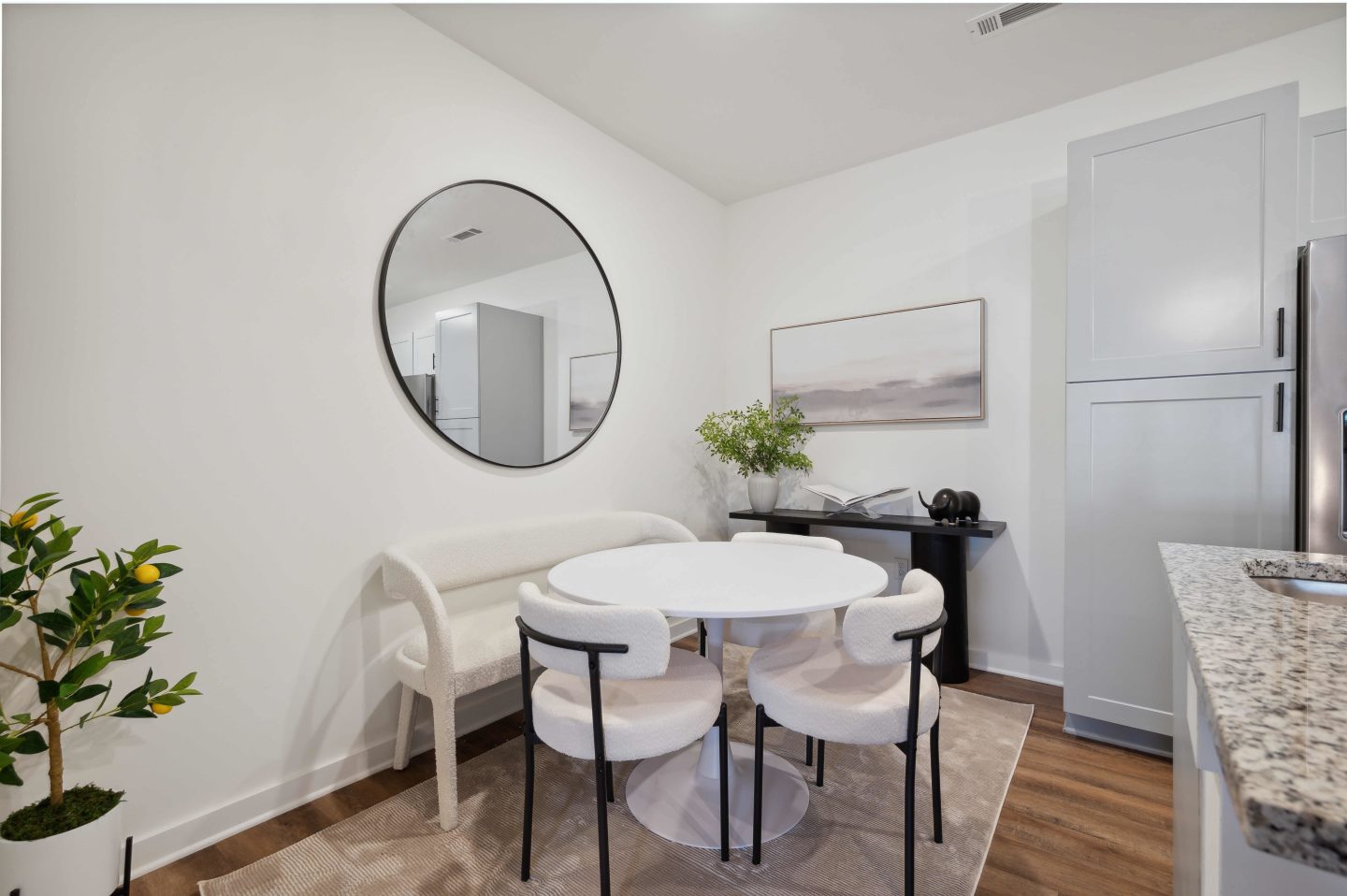 Farmhouse Luxury Apartments Image 30