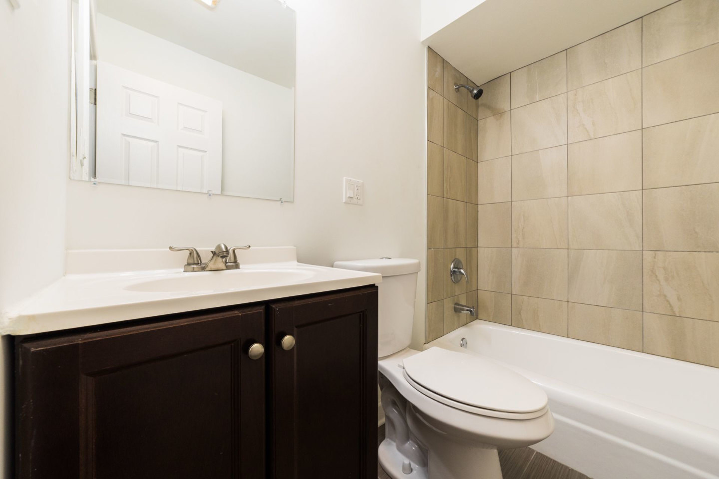 6211 N. Kenmore Image 3