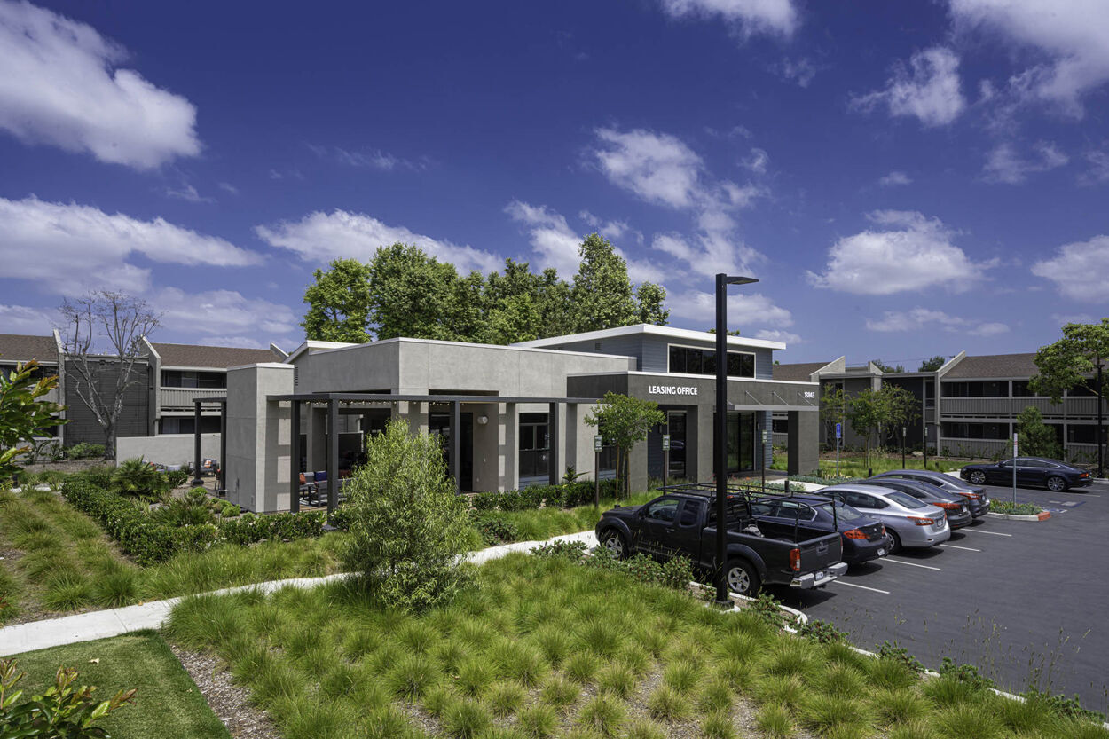 Axiom Tustin Image 40
