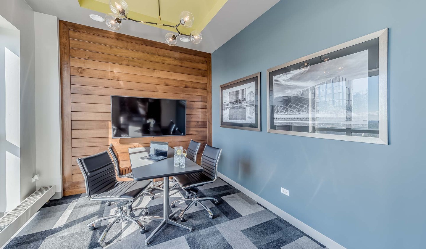 Hyde Park Tower Apartments Image 14