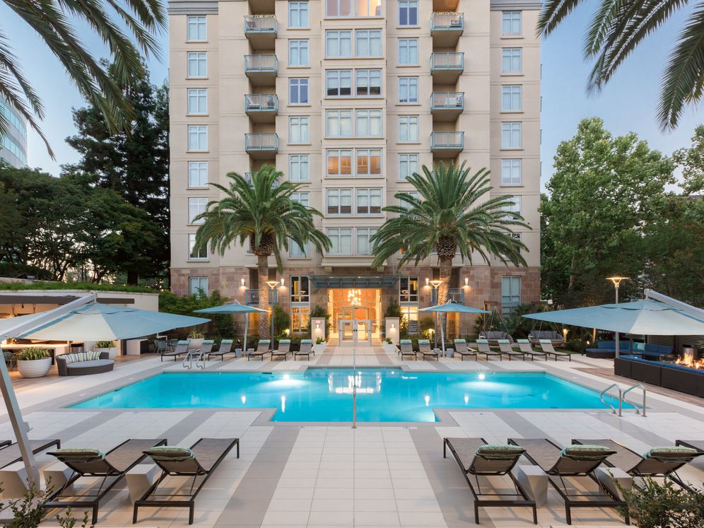 Avalon Towers on the Peninsula Image 1