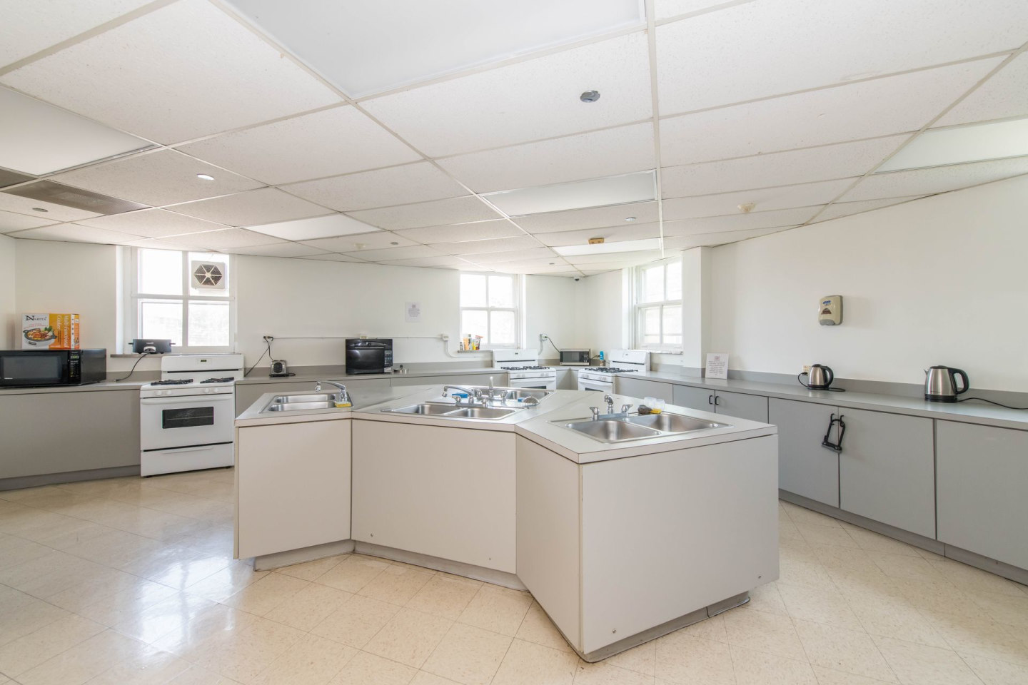 Co Living - 5445 S Ingleside Image 3