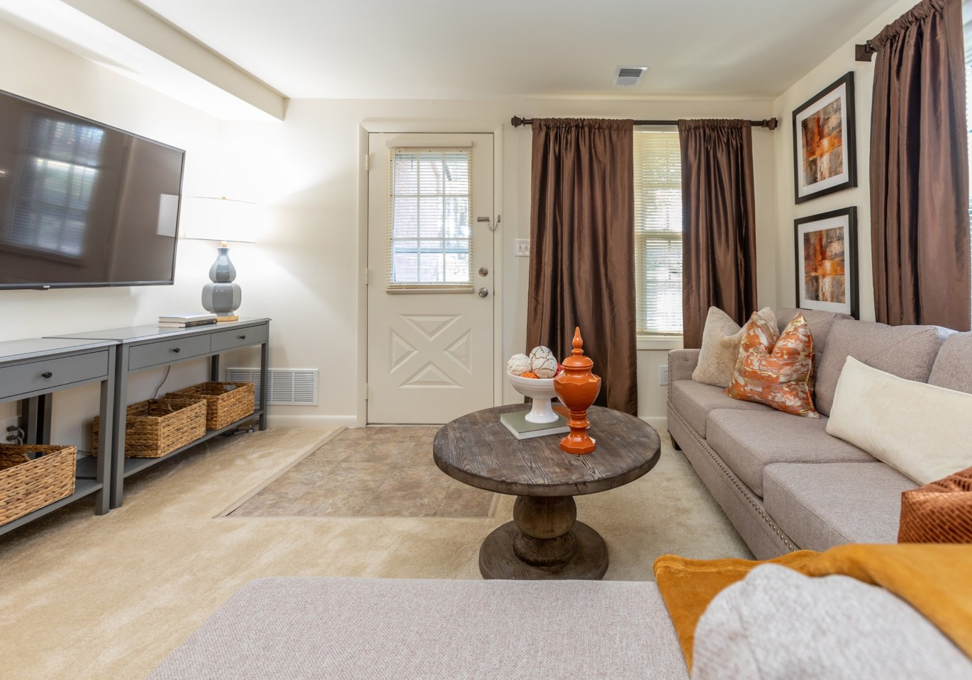 Spring Hill Apartments And Townhomes Image 3