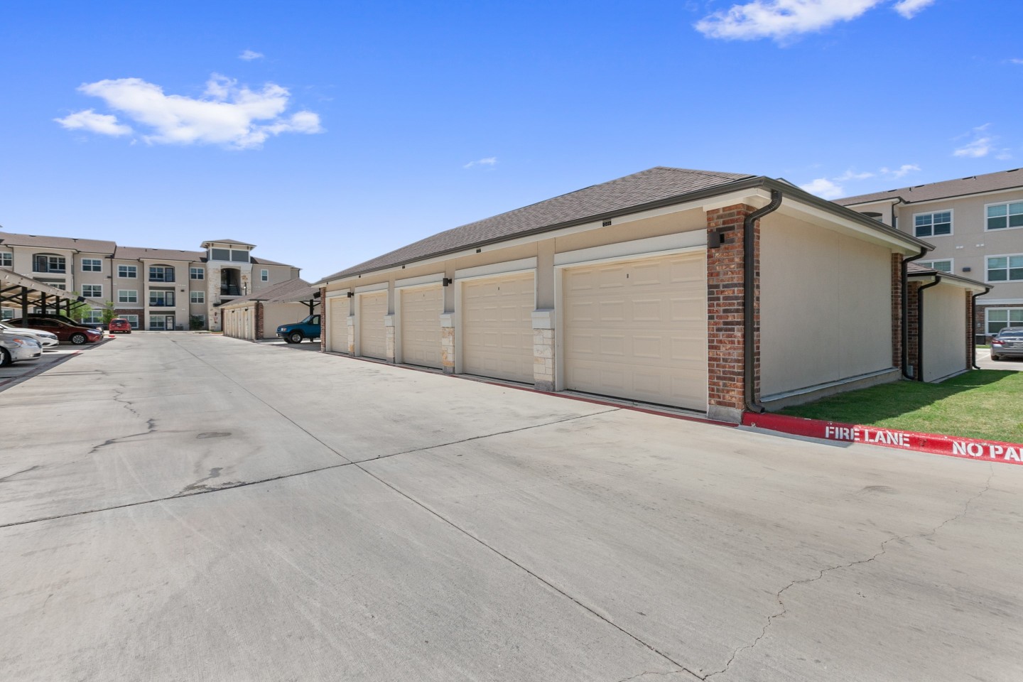 Sadler House Luxury Apartment Homes Image 16