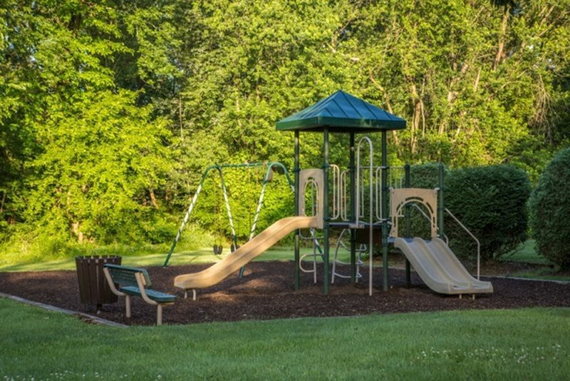 Village Green Apartments Image 13