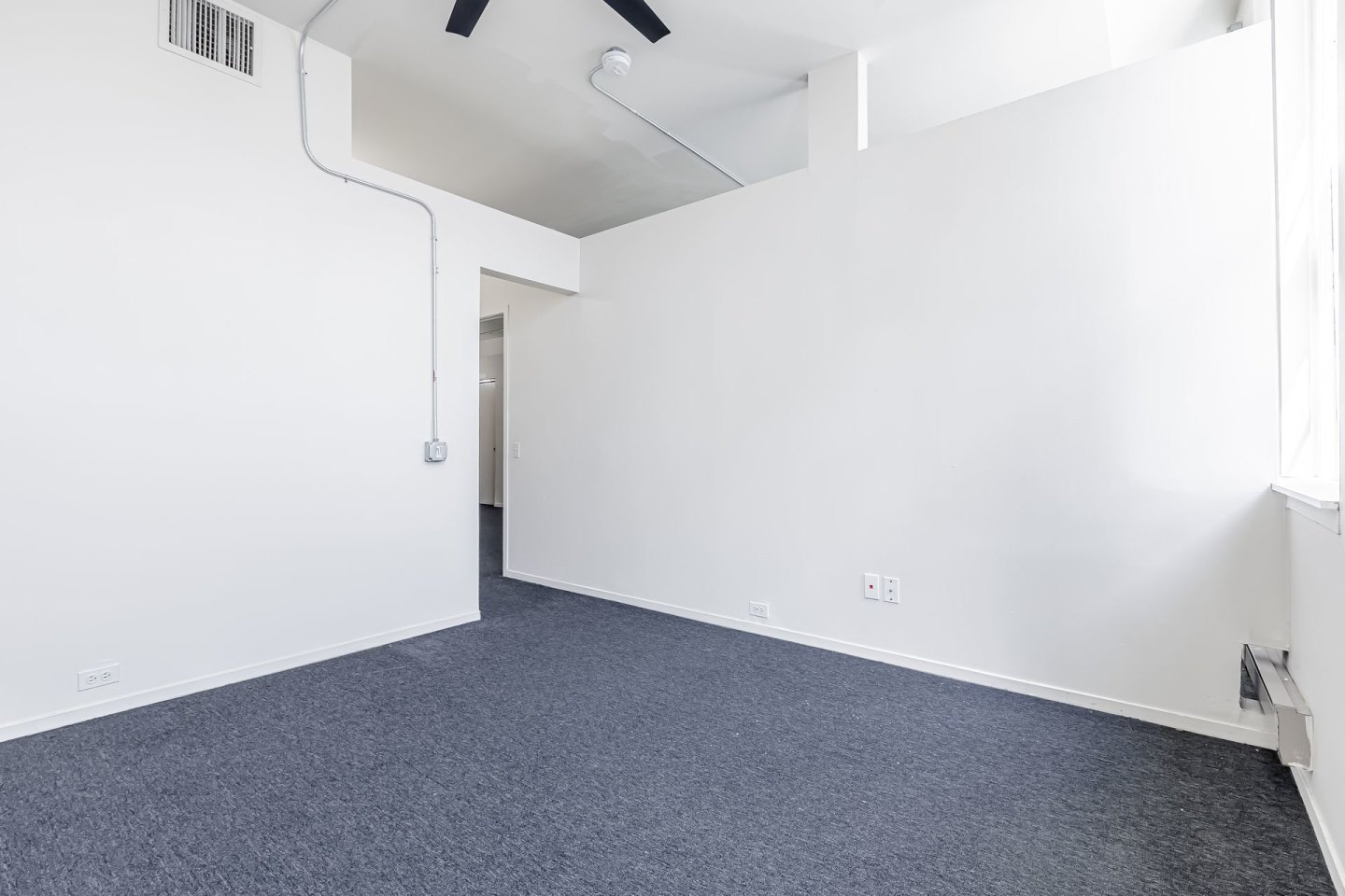 731 Plymouth Image 16