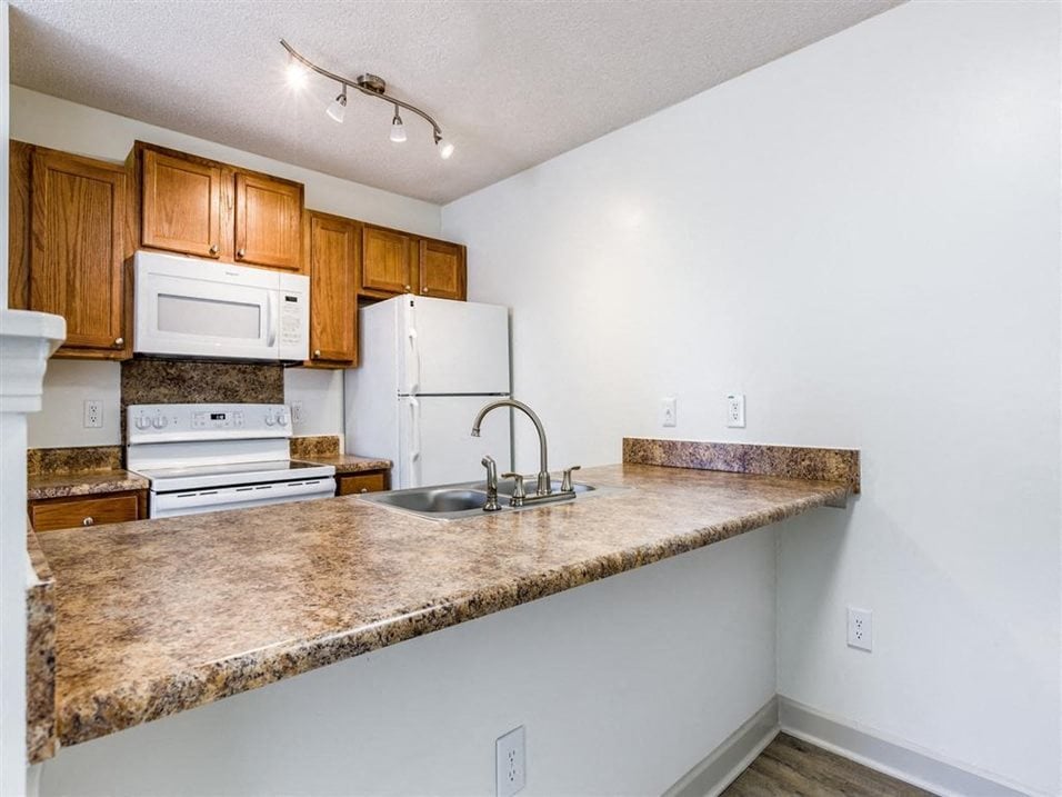 The Landing Apartment Homes Image 11