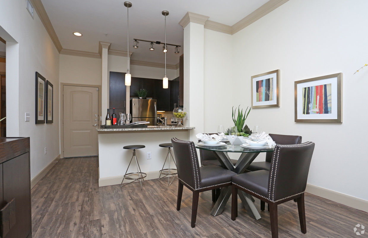 Braeswood Place Image 1