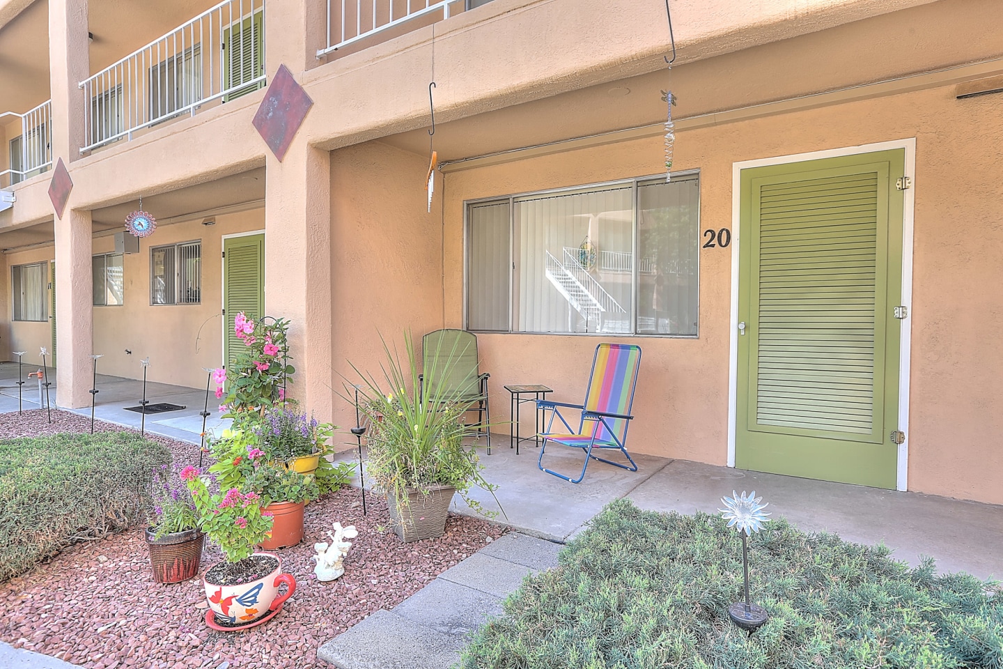 Graceland Plaza Apartments Image 11