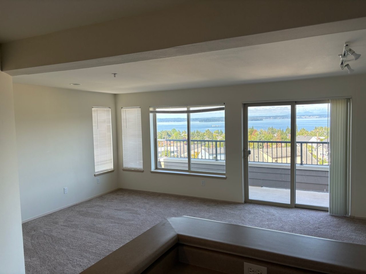 Sound View Apartments Image 1