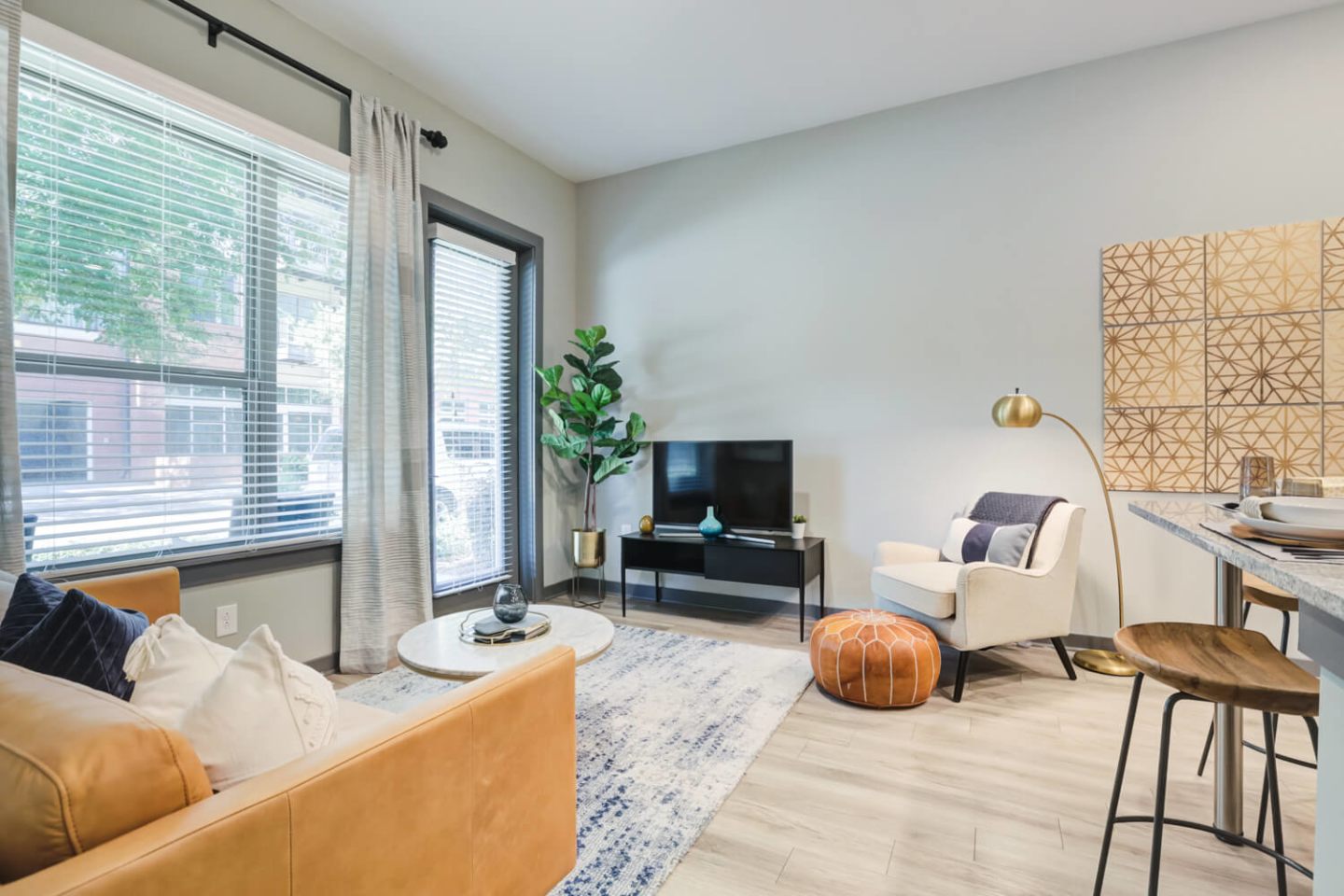Sola Station Canalside Apartments Image 3