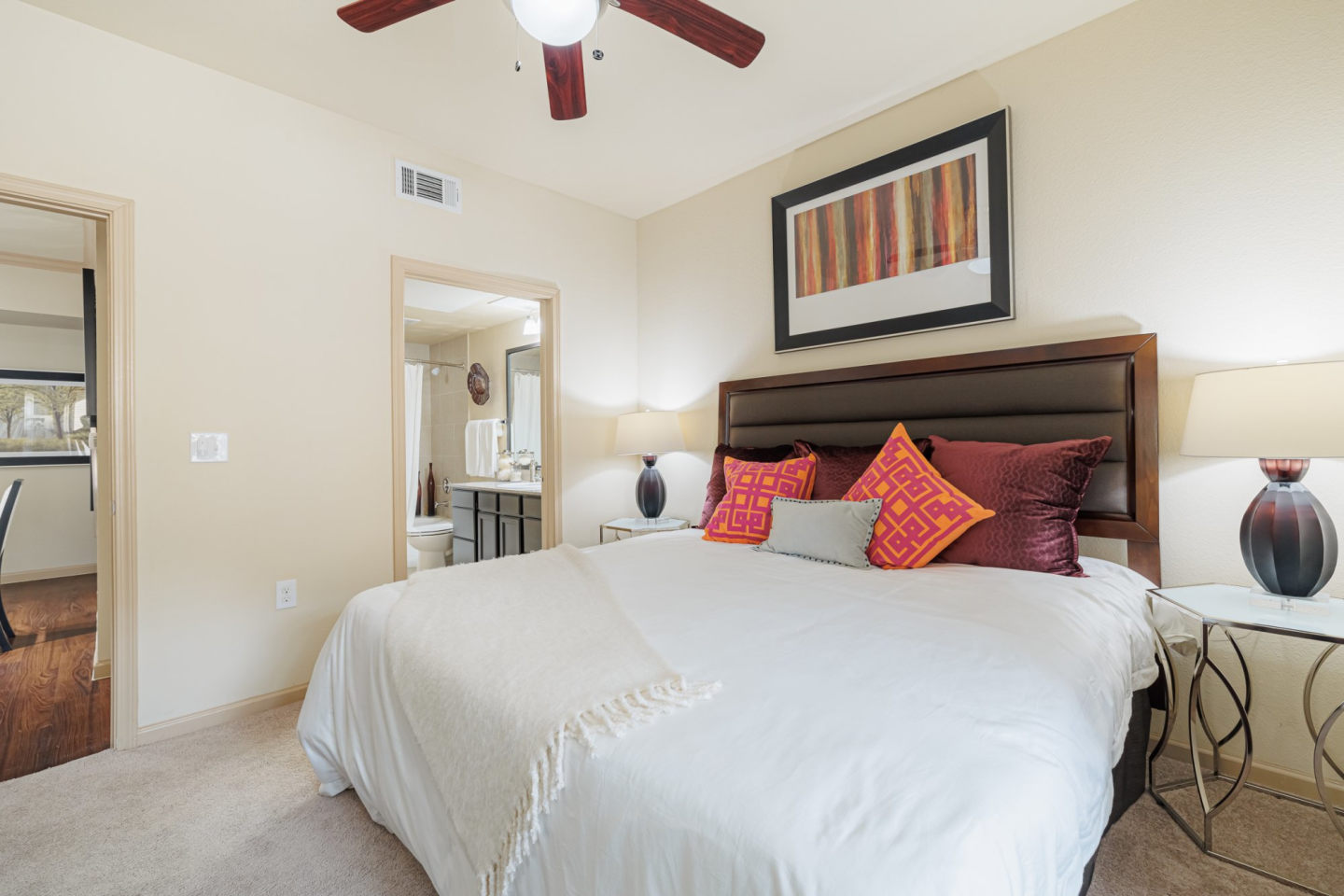 Dolce Living Rosenberg Image 1