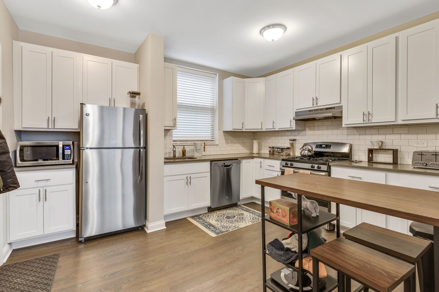 3925-33 N Keeler Image 5