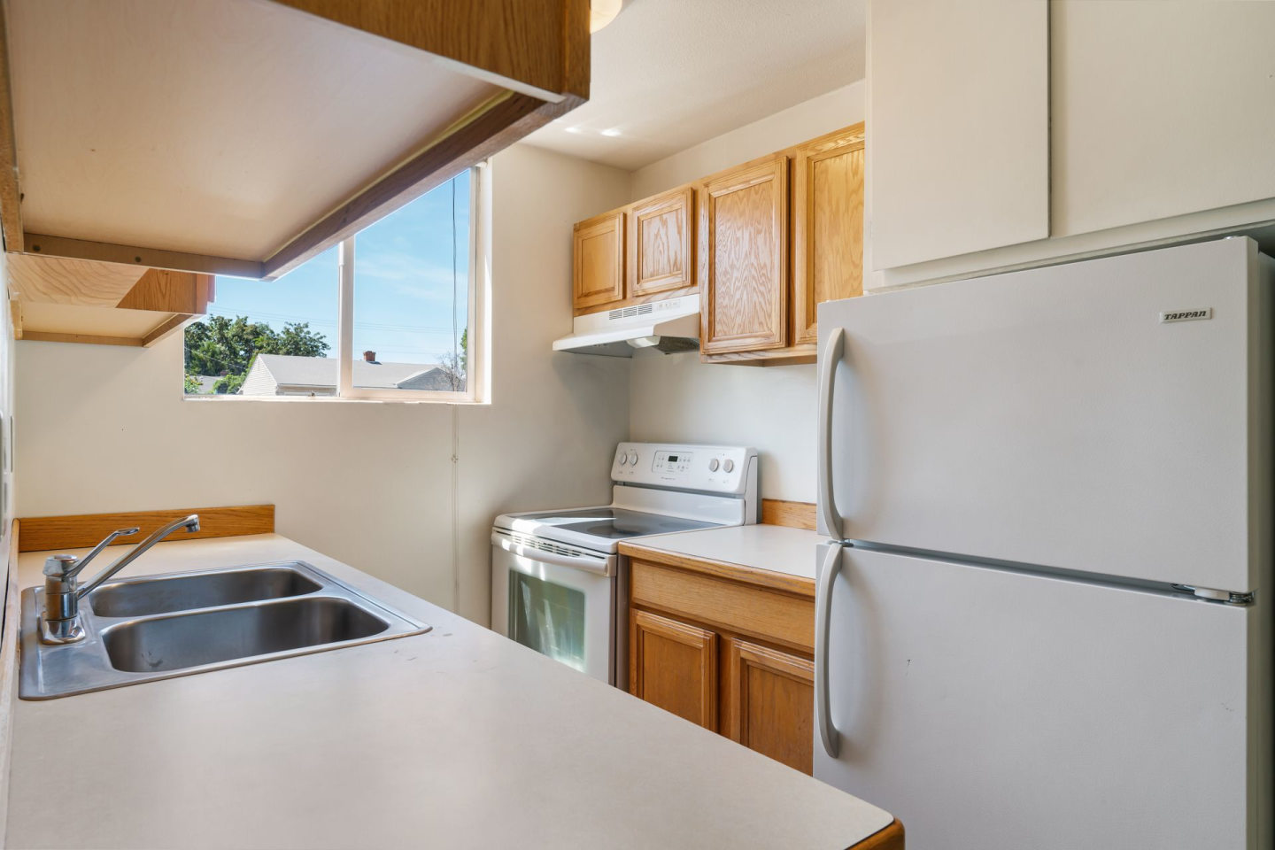 Dolphin Apartments Image 11