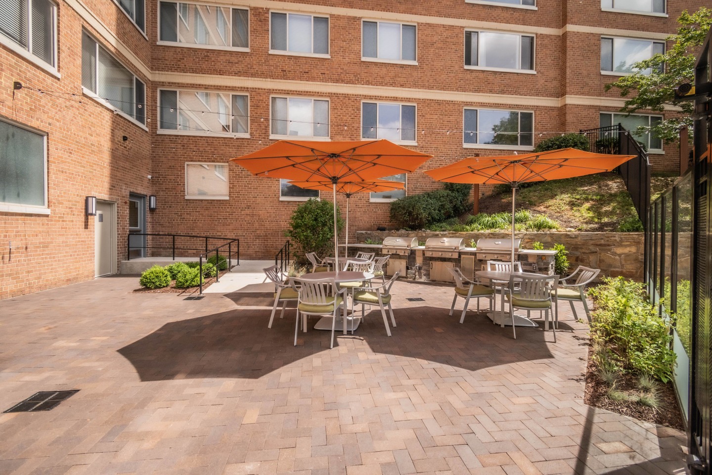 Dominion Plaza Image 8