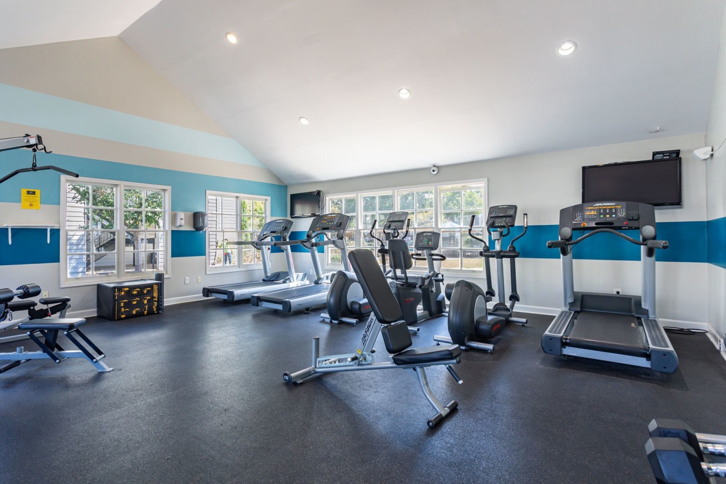 865 Bellevue Image 20