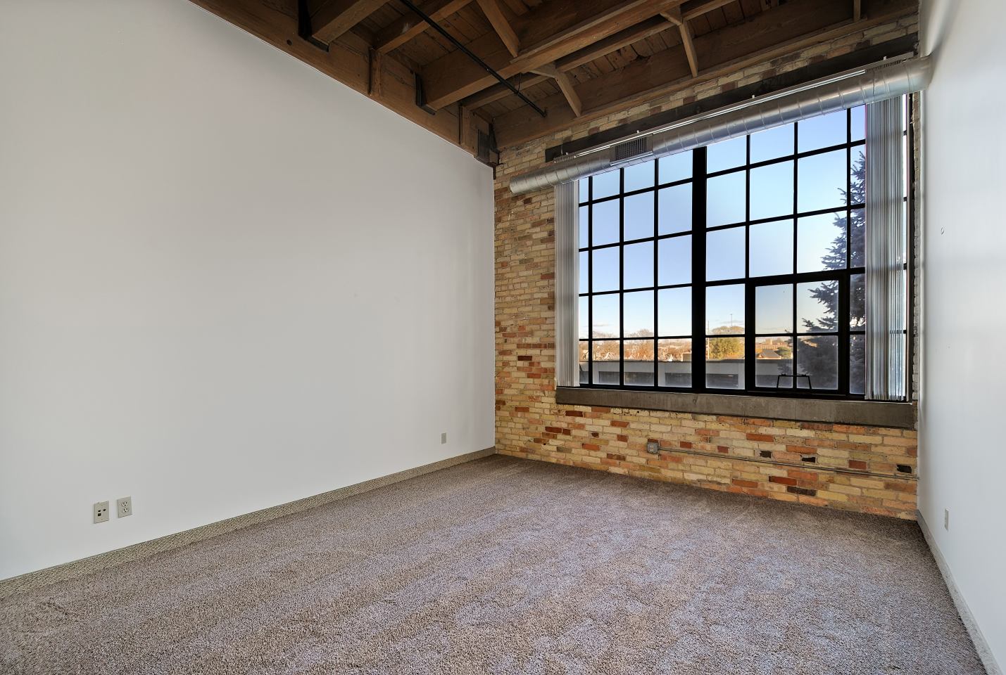 Off Broadway Apartments Image 6