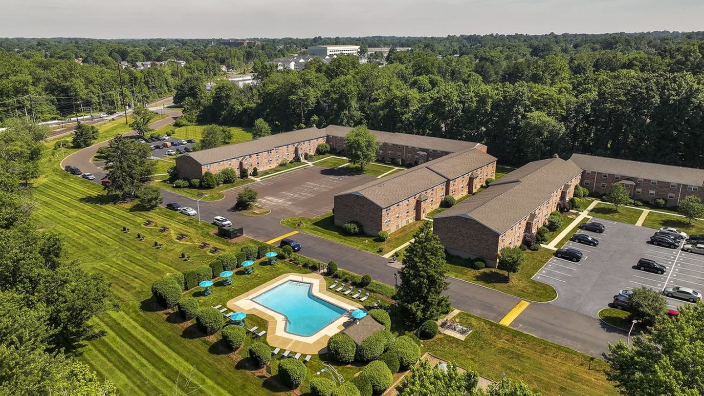 Village Green Apartments Image 8
