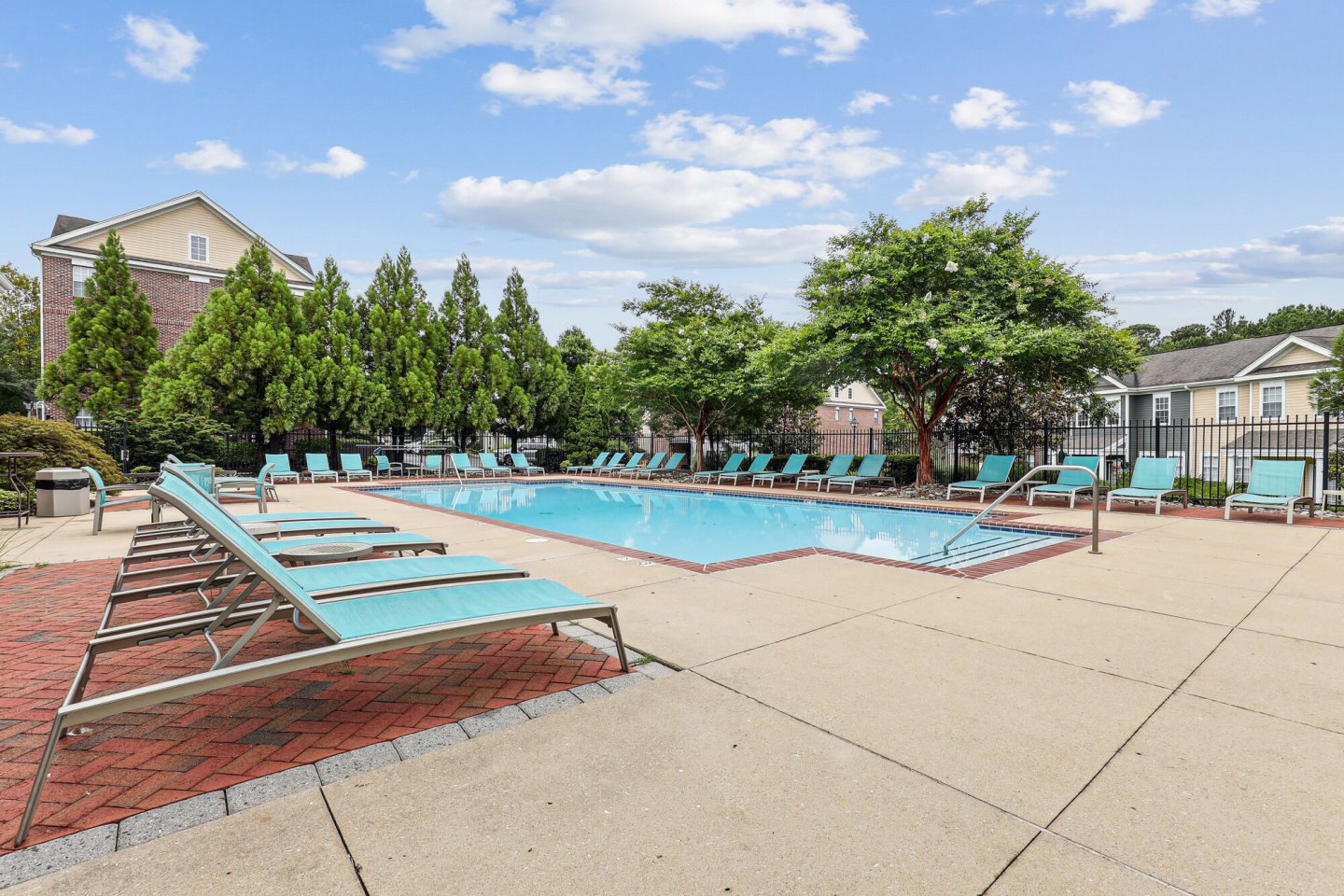 The Pointe at New Town Image 16