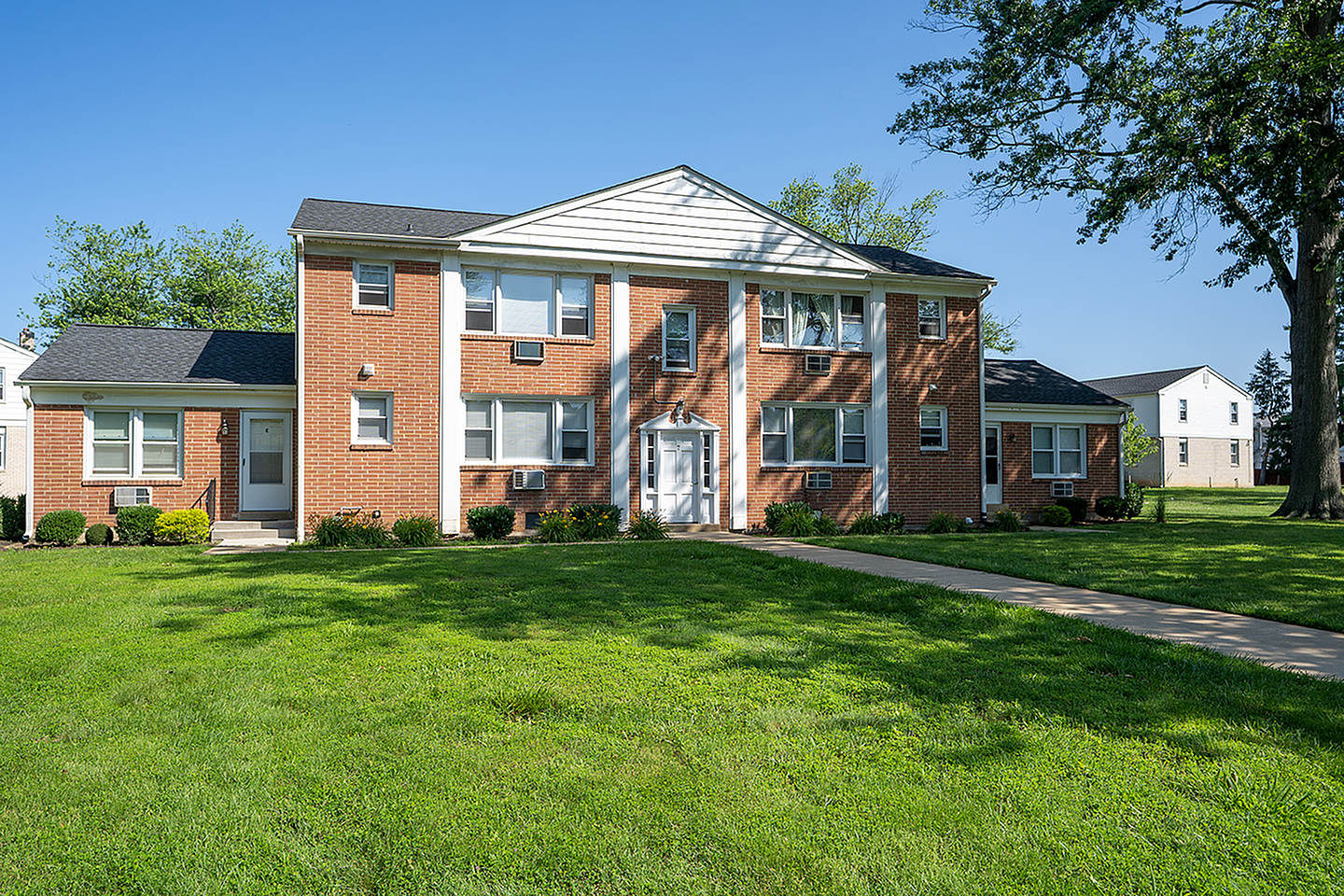 Larkwood Place Apartments Image 14