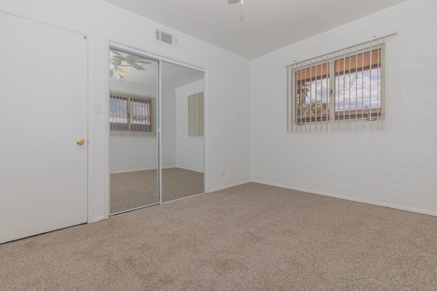 Country Club Apartments Image 13