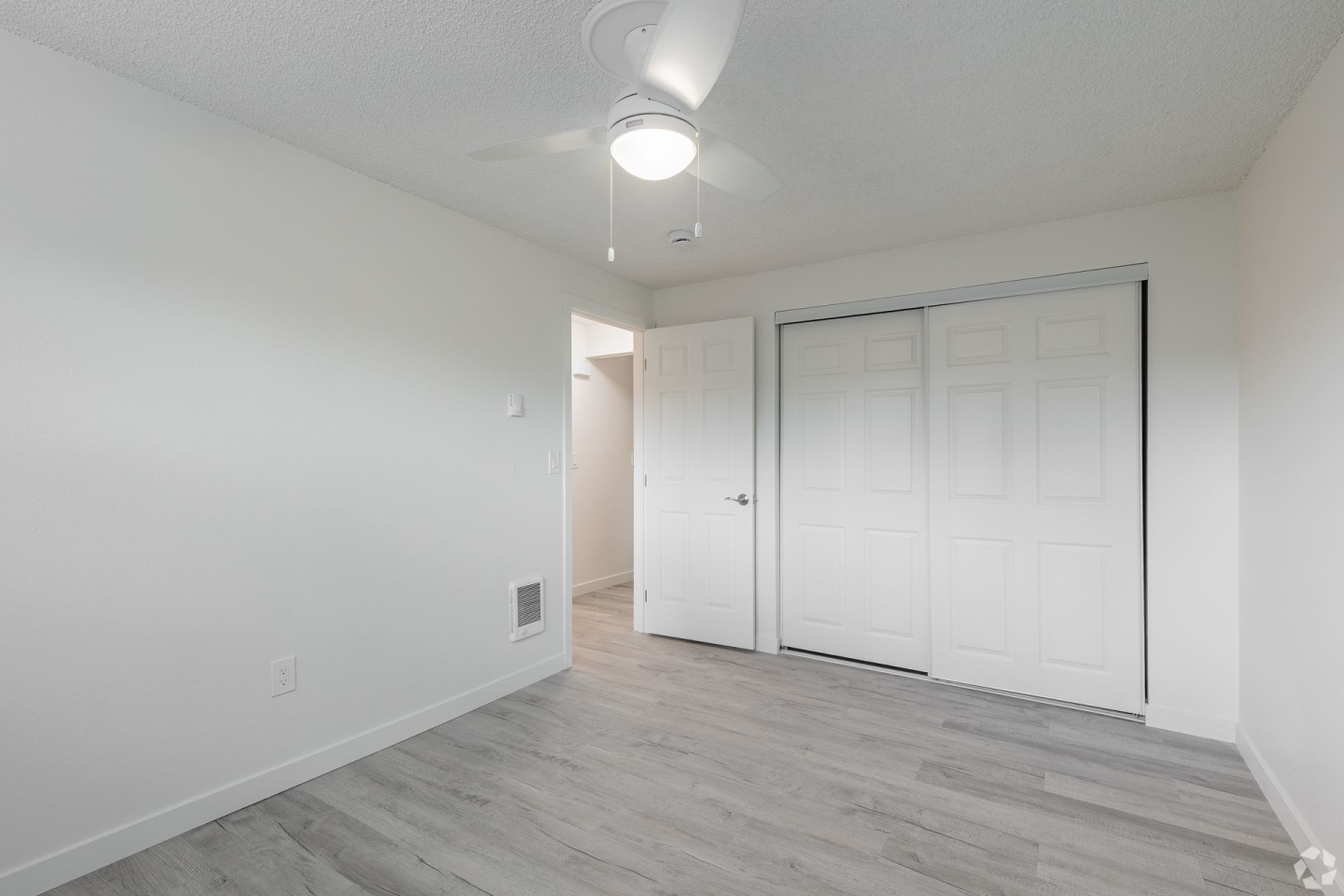 Garden View Apartments Image 24
