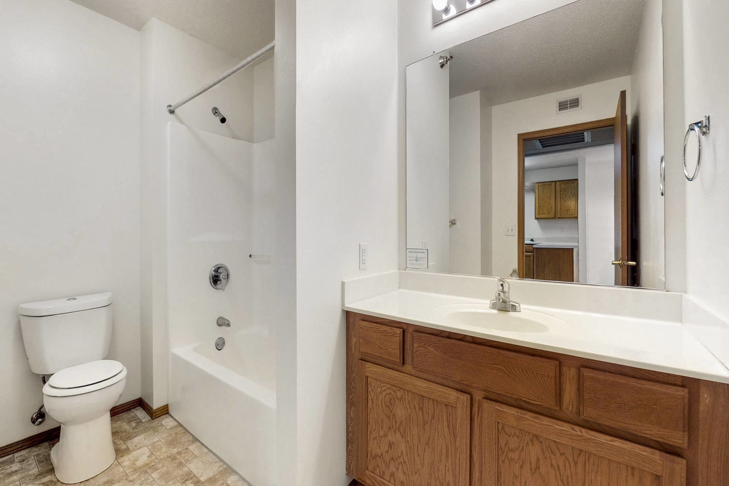 Platinum Valley Apartments Image 46