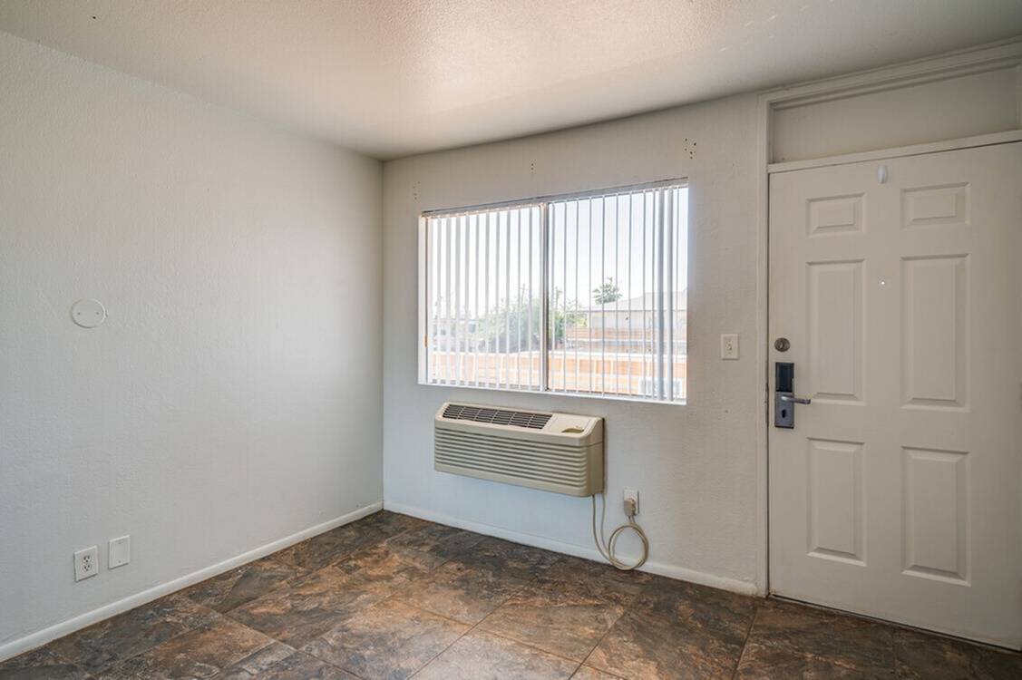Sunset Sound Studio Apartments Image 20
