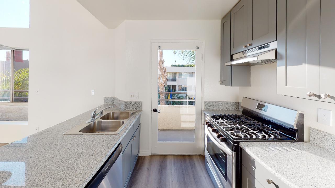 1632 N. Formosa Ave. Image 4
