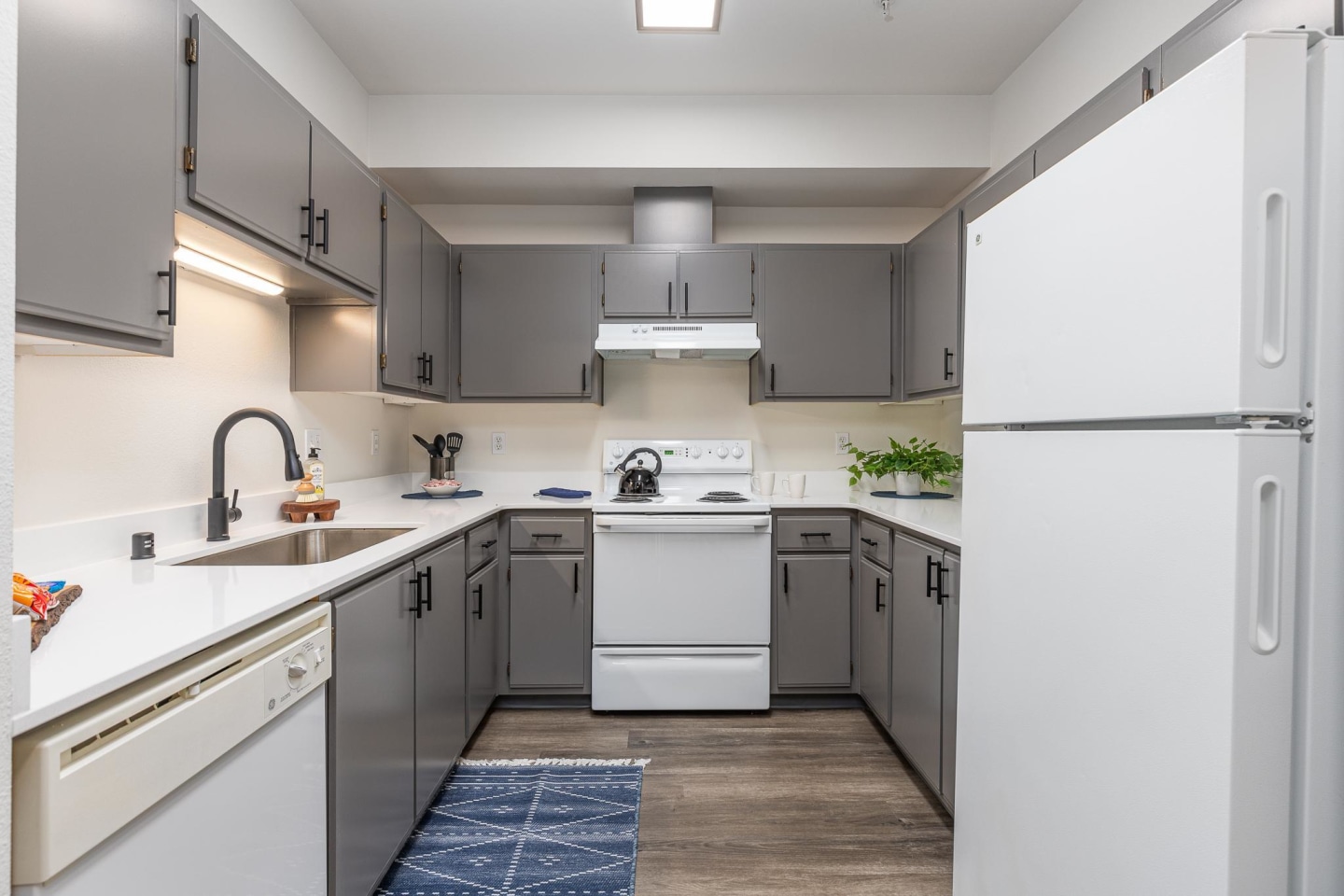 Shoreline Village Apartment Homes Image 21