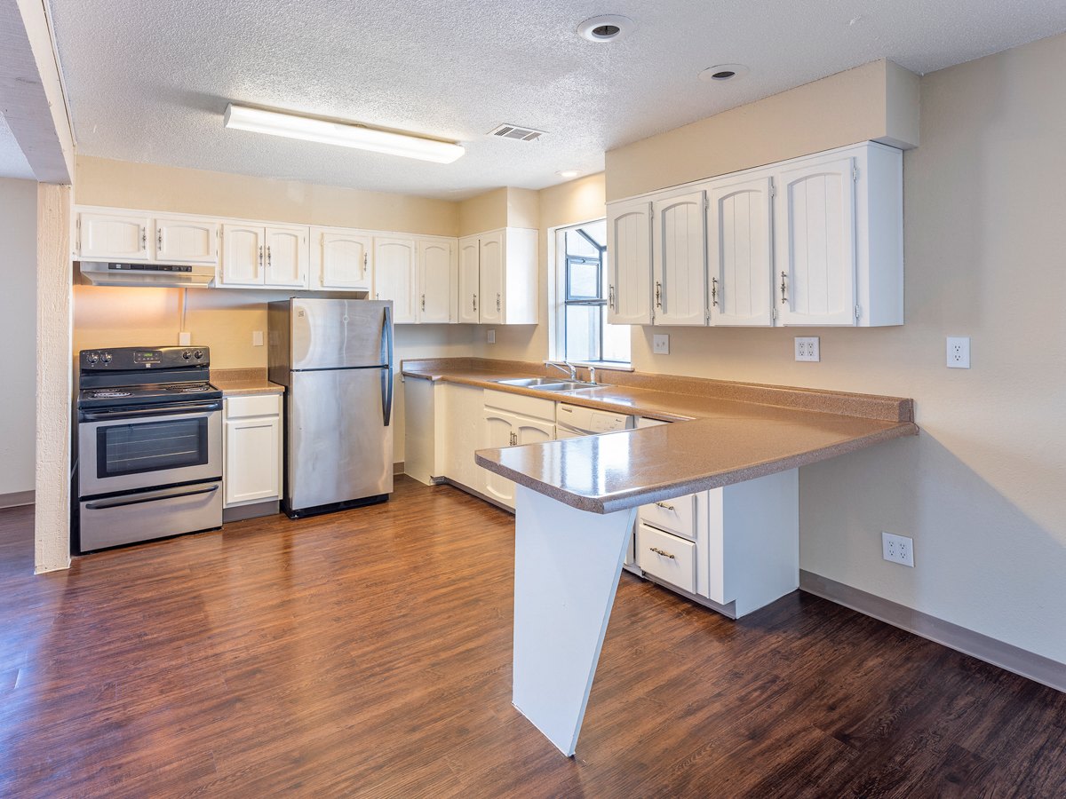 Skyline Apartments Image 32