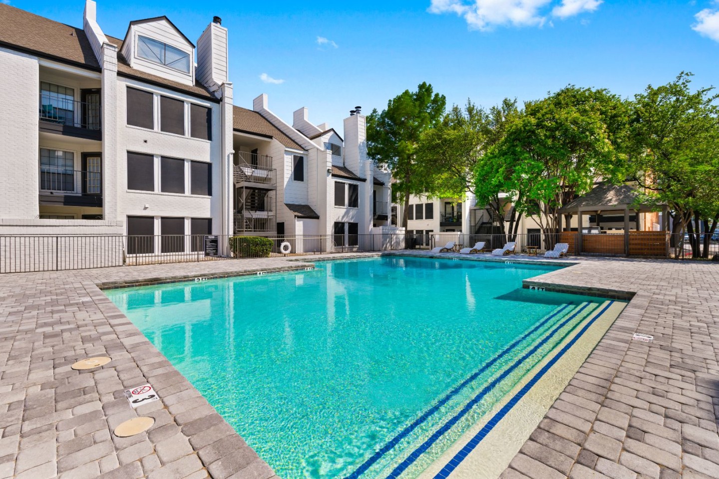 Tides at Lake Village Image 18