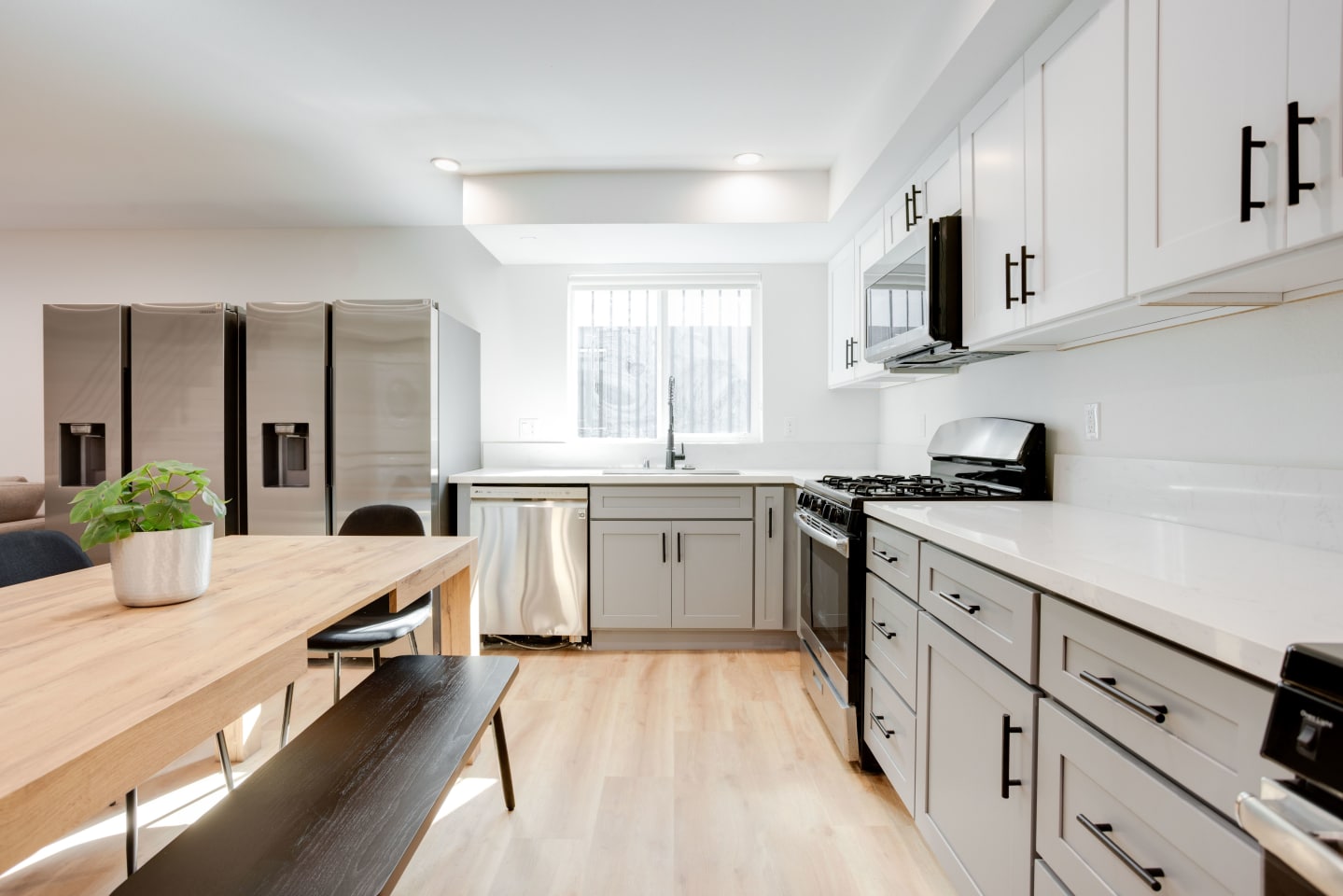 1224 W 37th Place - Co-Living Image 2
