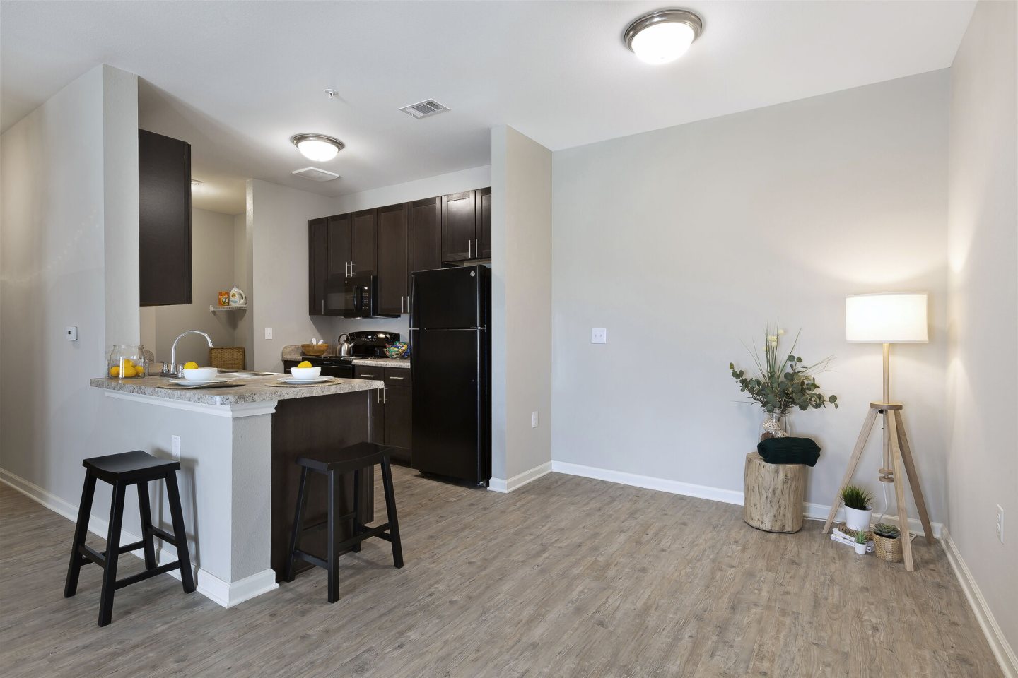 Pointe at Crestmont Apartments - Affordable Housing Image 15