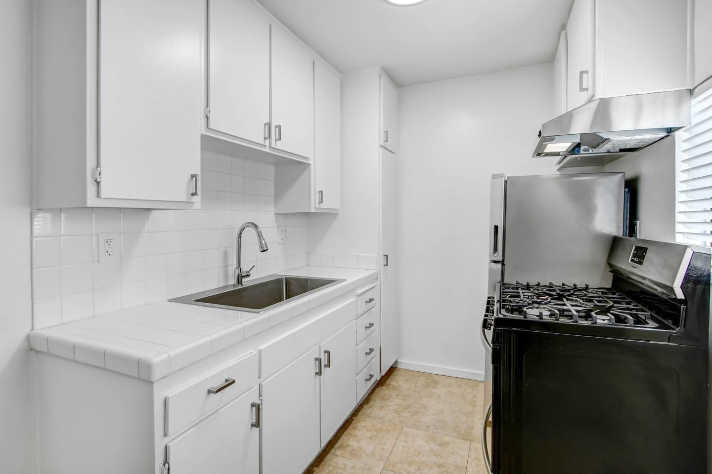 Hollywood Hills Apartments Image 19
