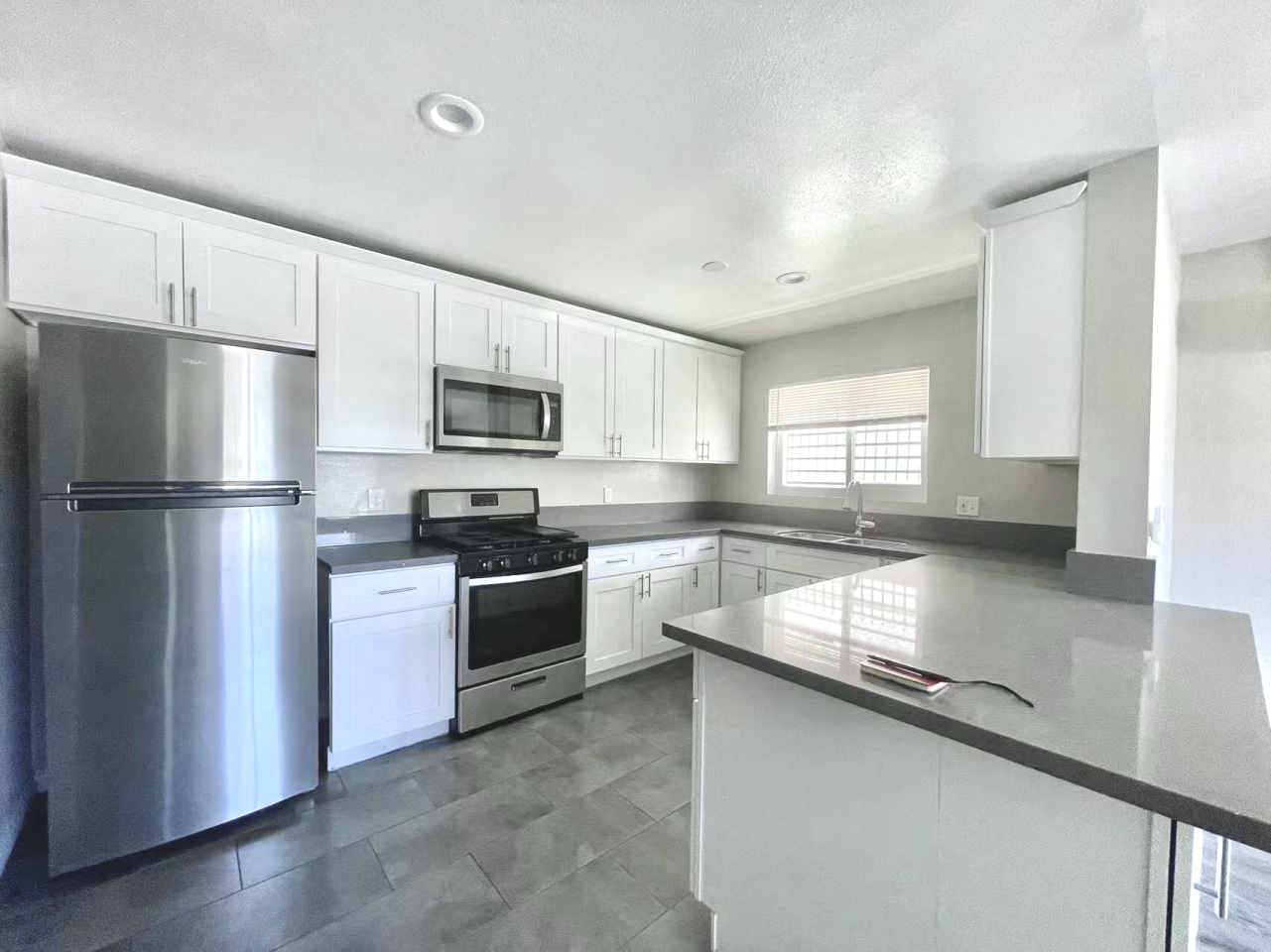 1100 Exposition Blvd - Co-Living Image 2
