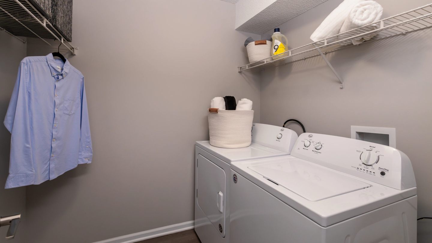 Emory Lakes Luxury Apartments Image 7