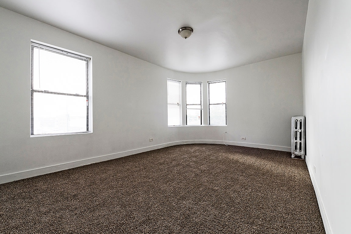 808 W 76th Image 7