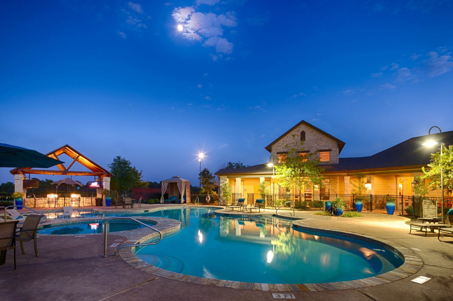 Lake Walk at Traditions Apartments Image 9