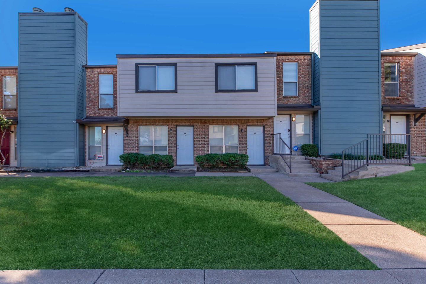 Parkwood Plaza Townhomes Image 4