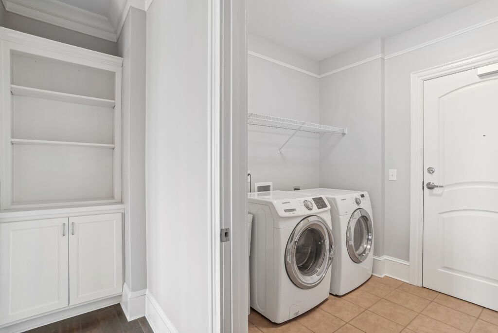 2100 Queens Image 14