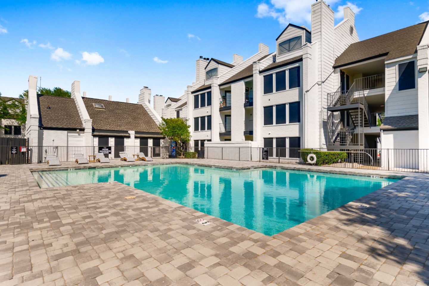Tides at Lake Village Image 20