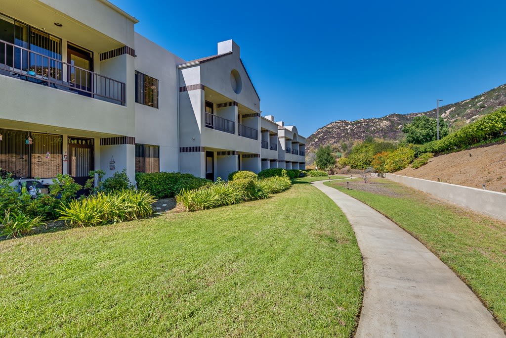 Senior Housing - Legacy Hills at Poway Image 40