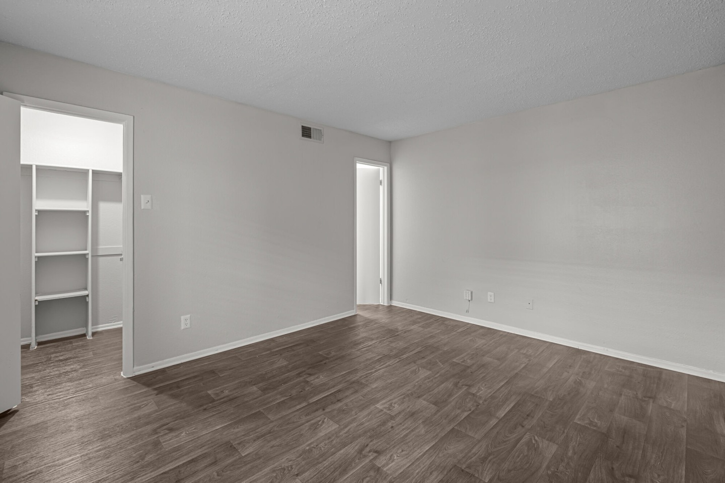 Pine Oaks Image 14