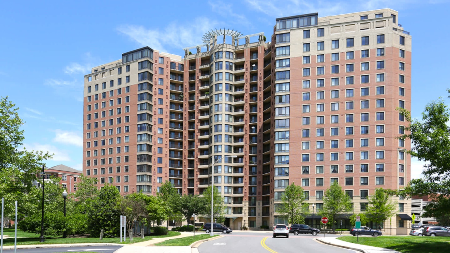 1401 Joyce on Pentagon Row Image 15
