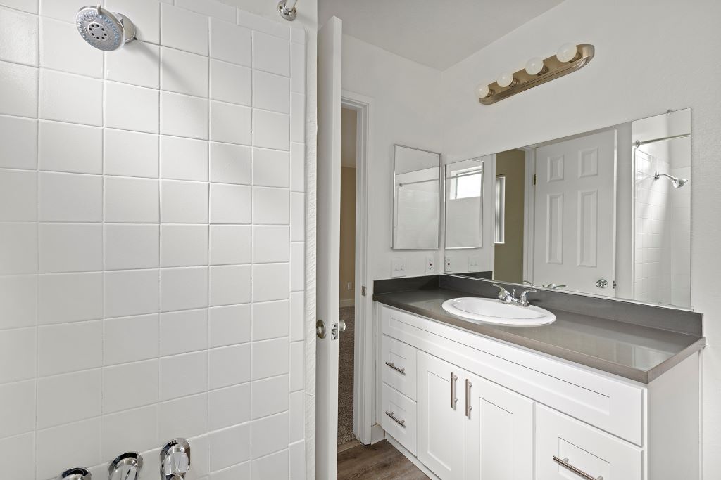 Topanga Canyon Apartments Image 19