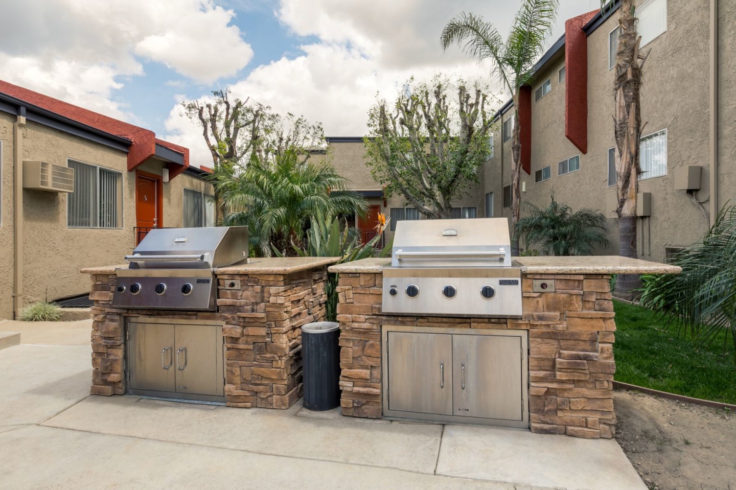 Topanga Canyon Apartments Image 31