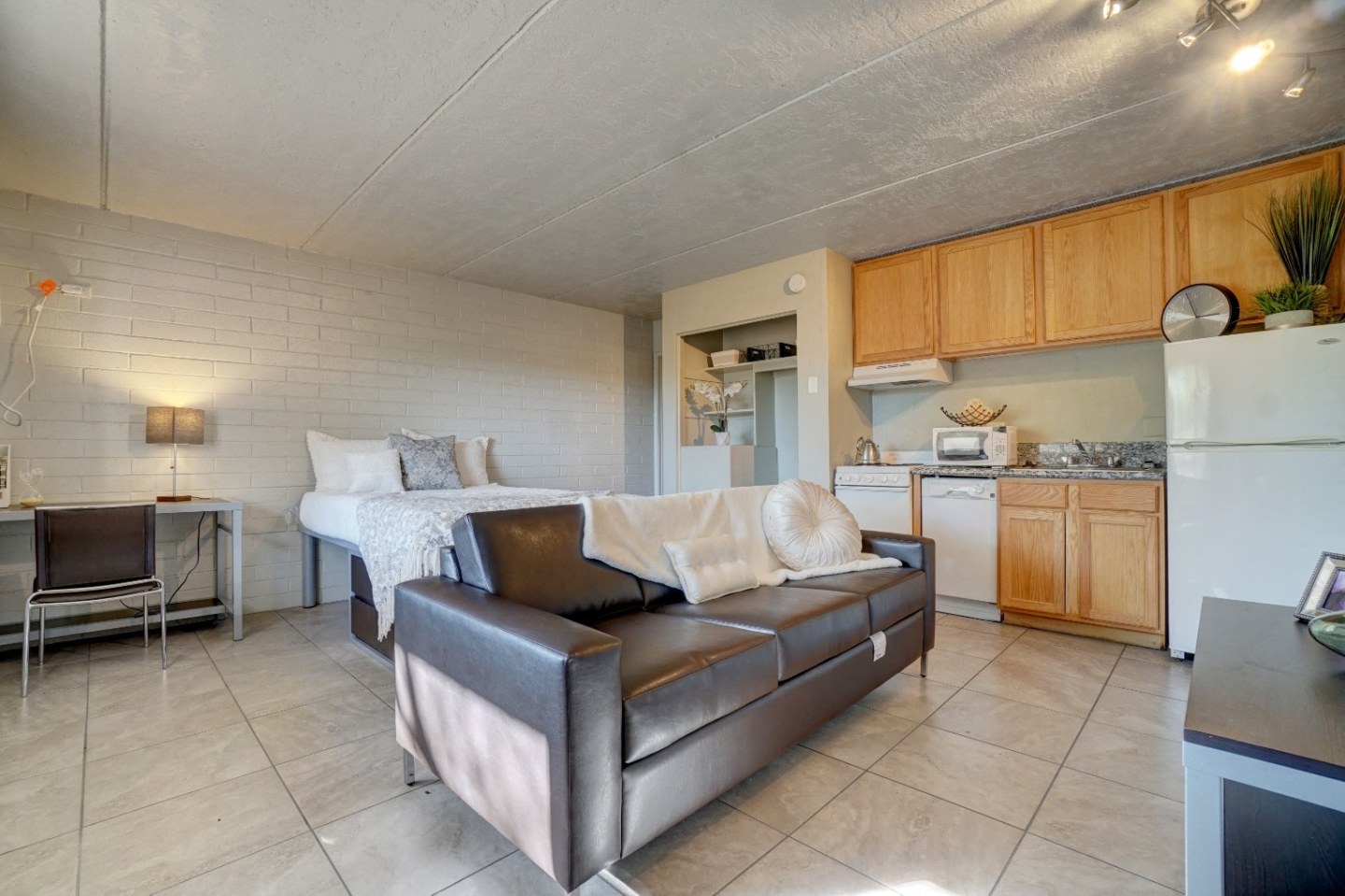 University Manor Apartments Image 2